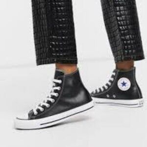 Converse Women Leather Boots Size 6